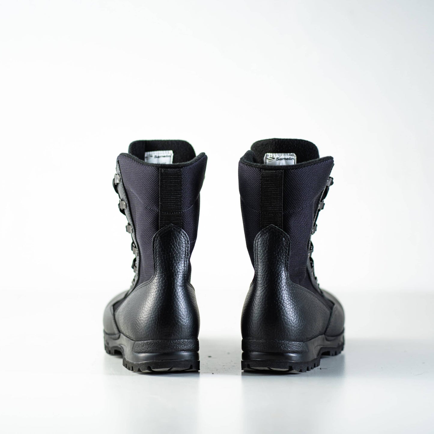 Botas Desert Boots fabricadas en Estonia bajo estándares NATO AQAP 2110.