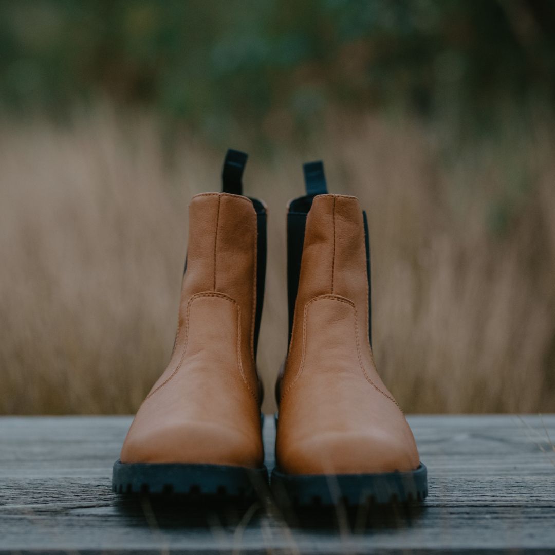 Botas de senderismo duraderas y estilosas, hechas con materiales ecológicos para los amantes de la aventura.