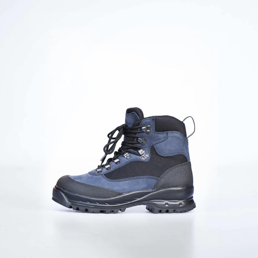 Botas de senderismo 550 Navy fabricadas con cuero nobuk impermeable, suela Vibram de doble capa y refuerzos de goma, diseñadas para actividades al aire libre en cualquier clima.