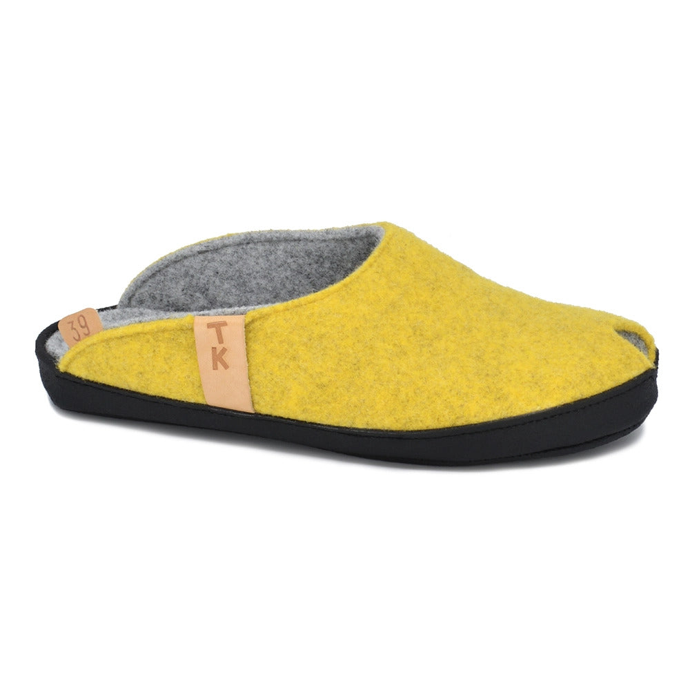 Pantuflas TOKU Brussels en amarillo, hechas a mano con fieltro de lana natural